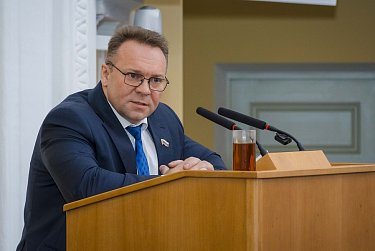 Евгений Солнцев впервые отчитался перед депутатами Заксобрания